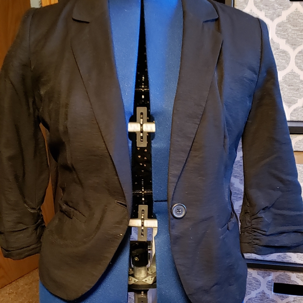 Black 3/4 sleeve structured blazer